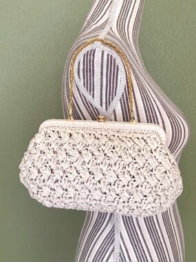 Vintage Bloomingdale’s Cream Woven Straw Clutch Bag Gold Chain Convertible Purse